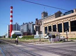 Un incendio se registraba en la tarde de este sábado 31 de julio en la planta de la cervecería quilmes, que se ubica en la localidad bonaerense del mismo nombre, donde trabajaron varias dotaciones de bomberos para controlar el fuego y, según se informó, no se registraron personas heridas. Cerveceria Quilmes Celebra Sus 130 Anos Revalorizando La Historia Local