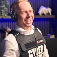 Hi everyone! I'm looking to install a hybrid alarm system, but I'm  hesitating between Ajax and Paradox. Thanks in advance for your input!