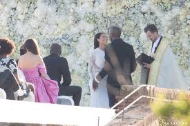 That one has received almost 1.6 million likes. Kim Kardashian And Kanye West Wedding Pictures 2014 Popsugar Celebrity