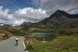 La montagne du vesuve en italie. Ascension Du Mortirolo Et Gavia Deux Cols Italiens Mythiques Blog Cyclisme Trace Ta Route