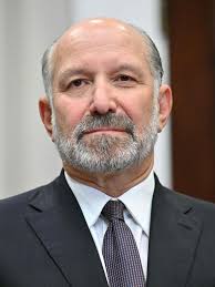 Donal Trump downplays tariffs pain, which worries investors