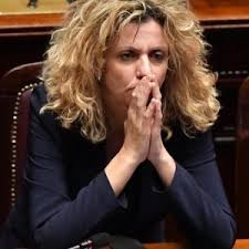 Scoppia la polemica dopo la risposta alle sollecitazioni dei. Barbara Lezzi Pupia Tv