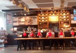 Stets freundliches personal, leckere auswahl frisch belegter brötchen reisende, die sich junge die bäckerei angesehen haben, interessierten sich auch für Videoproduktion Fur Junge Die Backerei Realtv Group