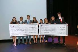 Investors award $30,000 to top business pitches