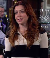 Lavora dapprima come maestra d'asilo (fino all'episodio il portacenere (8x17) per poi essere assunta dal capitano come consulente d'arte. Lily Aldrin Outfits Fashion On How I Met Your Mother Alyson Hannigan