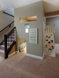 Spielraum Fur Kinder Einraumen Treppe Hohle Innentreppe Beleuchtung Kellerplanung Kinderzimmer Design Keller Renovieren