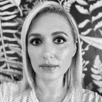 Lisette Ellis's Instagram, Twitter & Facebook