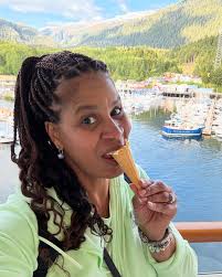 There's something special about eating ice cream in Alaska 🍦 Enjoying an  ice cream cone after a long day of touring Alaska was a perfect way to end  the day. It was