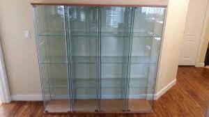 Aksesori dalaman yang membantu anda menyusun bahagian dalam almari pakaian anda di jual berasingan. Ikea Detolf Glass Display Cabinet Almari Rak Kaca Ikea Home Furniture Others On Carousell