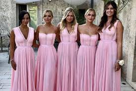 Essendo un matrimonio social sin dal principio, è proprio. Le Damigelle Al Matrimonio Dei Ferragnez Valentina Ferragni E Le Altre Tutte In Rosa