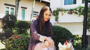 Sebegai contoh papan kenyataan yang meggunakan pelbagai bahasa atau sebuah laman web yang mengunakan berbilang bahasa. Jadi Lebih Maju Dengan Kuasai Pelbagai Bahasa Kata Maya Karin Berita Mediacorp