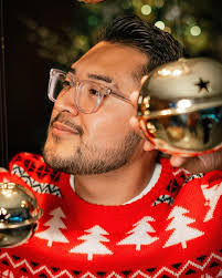 🥹🫶🏻 El mejor regalo para esta Navidad es disfrutar cada momento con  quienes te rodean y siempre agradecer a Dios por tener Salud, Paz y  trabajo. ¡Feliz Navidad! 🎄 🥰✨ 📸: GRACIAS