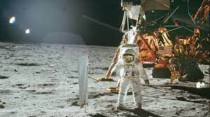 Juni 1969 im kennedy space center in florida auf den start der raumfähre zum mond vor. Dlr Next Die Ersten Menschen Auf Dem Mond