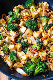 This Rotisserie Chicken And Broccoli Stir Fry Is So Easy And So Deli Rotisserie Chicken Recipes Healthy Rotisserie Chicken Recipes Easy Dinner Recipes Crockpot