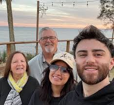 Brett Wendorf's Instagram, Twitter & Facebook