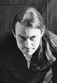 Noc a den, tradice a moderna