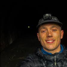 Looking for someone to move some slabs and buckets of sand from one area of  garden to another. Preferably someone local.