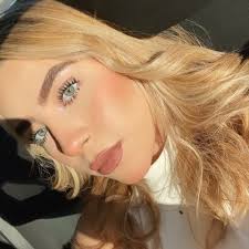 Natasha Troche (@natashatroches)