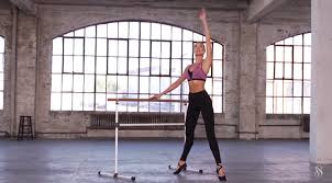 キャンディス スワンポール candice swanepoel みたいな美脚になれる バレエ エクササイズ 動画 エクササイズ動画 バレエ エクササイズ