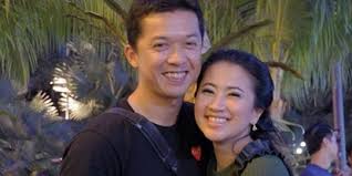 Facebook twitter github google plus. 10 Potret Gaya Sederhana Ami Gumelar Istri Pebulutangkis Taufik Hidayat Merdeka Com