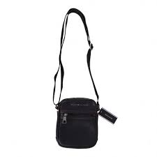 Sacoche homme de marque pour toutes les occasions. Sacoche Noire Homme Tommy Hilfiger A Prix Degriffe