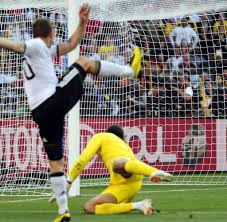 Deutschland trifft bei der em im achtelfinale auf die englische nationalmannschaft. Wm 2010 England Nach Torklau Am Boden Zerstort Welt