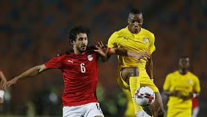 الاتحاد الليبي لكرة القدم المصغرة‎. Ø´Ø§Ù‡Ø¯ Ù…Ù†ØªØ®Ø¨ Ù…ØµØ± ÙŠÙ‚Ø¯Ù… Ù‡Ø¯ÙŠØ© Ø«Ù…ÙŠÙ†Ø© Ù„Ù…Ø­Ù…Ø¯ ØµÙ„Ø§Ø­ ÙÙŠ Ù…Ø­Ù†ØªÙ‡ Rt Arabic