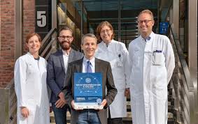 Unless you've got a time machine, that content is unavailable. Hohe Hygienestandards Ukm Zum Vierten Mal Mit Dem Euregionalen Qualitatssiegel Ausgezeichnet Ukm Pressemitteilungen