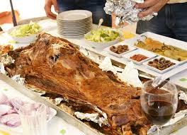 Mechoui de mouton entier fouré au couscous. Meschoui Wikipedia