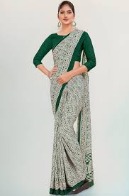 Uniform Sarees Corp Black महिलाओं के लिए प्रीमियम इटैलियन सिल्क इकत प्रिंट  फ्रंट ऑफिस यूनिफ़ॉर्म साड़ी ब्लाउज पीस के साथ, बॉटल ग्रीन : Amazon.in:  कपड़े और ...