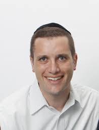 Lee Pinkham's Instagram, Twitter & Facebook