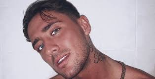 Discovering one's rare style, voice and signature is the critical way to be true to one's self. A Look Back At All The Times Stephen Bear Has Been A Massive Dick