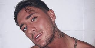 Stephen henry bear is an english reality television personality who is professionally known as stephen bear. A Look Back At All The Times Stephen Bear Has Been A Massive Dick
