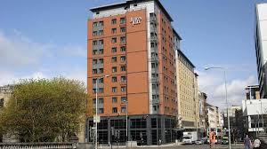 Jurys inn galway is ideally located in the heart of the city on with a host of bars and restaurants on its doorstep. Jurys Inn Glasgow