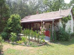 Ruhe Und Erholung Zwischen Donau Und Theiss Kamin Zaun Pool Uvm Puszta Tanya In Bocsa Ungarn Budapest Hundeu Outdoor Dekorationen Ferienwohnung Ferienhaus