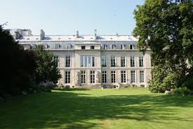 Hotel De Villars 1645 116 Rue De Grenelle Paris 75007 Agrandi En 1712 Par Germain Boffrand Mais Tres Modifie Apres 1863 Par Hotel Mairie Hotel Particulier