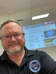 Eric Combs's Instagram, Twitter & Facebook