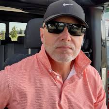 Hey, Austin, TX, want to hear a few tunes this next week without dealing  with SXSW? Well, hell, I'd like to sing for you without dealing with too  much riff-raff myself. I'm