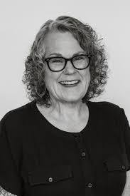 Maureen Swan's Instagram, Twitter & Facebook