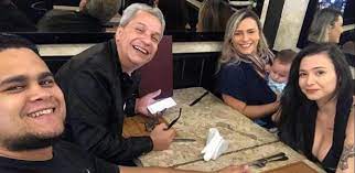Sikêra junior is an actor, known for exterminadores do além contra a loira do banheiro (2018), the noite com danilo gentili (2014) and alerta amazonas (2019). Familia E Amigos De Sikera Jr Tambem Foram Contaminados Pelo Coronavirus 29 04 2020 Uol Tv E Famosos