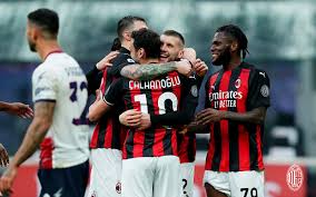 All the latest news on the team and club, info on matches, tickets and official stores. Mantienen El Liderato El Ac Milan Goleo A Crotone Para Quedarse Con La Primera Plaza El Intra Sports