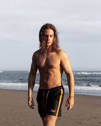 pin by daniel molybdenum on beautiful men with long hair dudes with long hair long hair styles men long hair styles