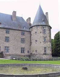 Chateau De Villeneuve Lembron Puy De Dome Auvergne Puy De Dome Paysage Auvergne Auvergne