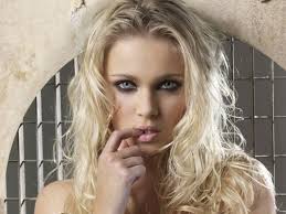 Aiya blush | hi i'm aiya, ts/tg transgender male to female. Shakira Blonde Hair 1680x1050 Wallpaper Teahub Io