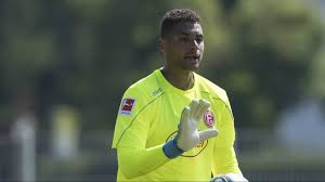 Il est essentiellement connu pour avoir joué comme gardien de but dans 31 clubs différents, et ce sur tous les continents. Pfannenstiel Habe Mich Auch Wegen Anderer Spieler Mit Pep Getroffen Goal Com