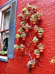 leuk idee voor een kale muur vertical garden garden projects wall planter