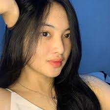 Liliana Ward's Instagram, Twitter & Facebook