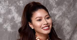 Editor Ngoc Trinh is stylish and buys branded goods no less than Vietnamese  stars.