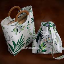 Túi vải canvas quai gỗ thời trang may theo yêu cầu riêng dù chỉ 1 cái!  Craft & More Vietnam