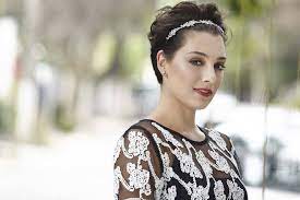 Short hairstyles can look loveley with a great headband. Headband With Short Hair For Any Occasion All Things Hair Us